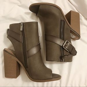 DV grey Booties